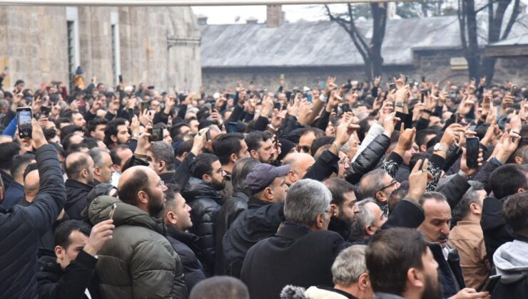 Bursa’da Sinan Ateş’in cenazesinde ‘Bozkurtlar burada çakallar nerede?’ sloganları atıldı