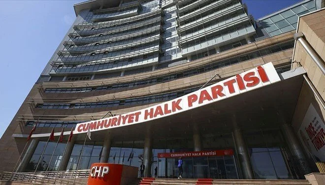 CHP’de 40 il başkanı istifa etti