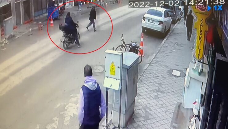 Bursa’da motosiklet yaşlı adama çarptı, o anlar kameraya yansıdı