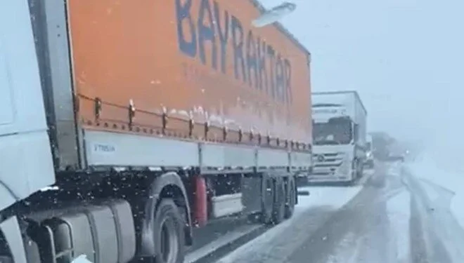 Ulaşıma kar engeli: Yollar kapandı
