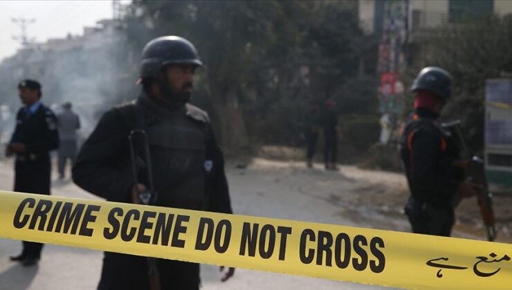 İslamabad’da düzenlenen intihar saldırısında bir polis hayatını kaybetti
