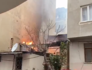 Bursa’da eski bina alev alev yandı