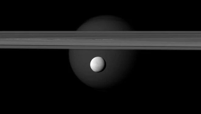 Satürn’ün uydusu Enceladus’ta tuhaflık keşfedildi