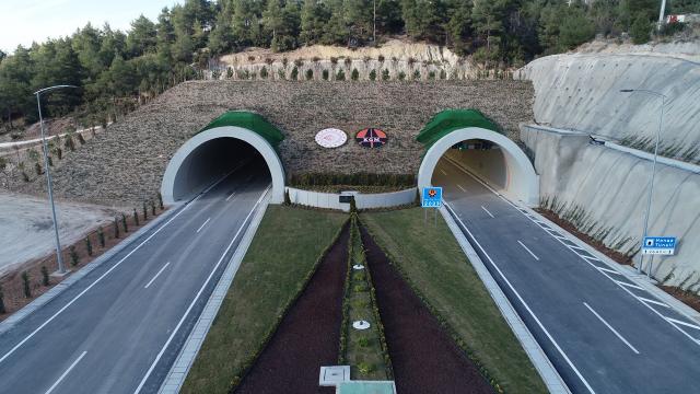 Ege ve Akdeniz’i birbirine bağlayan Honaz Tünelleri açıldı