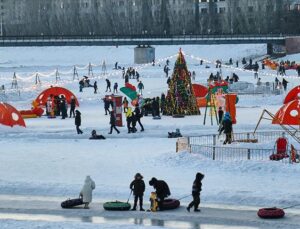Astana’da kışın eğlencenin adresi buzla kaplı Esil Nehri