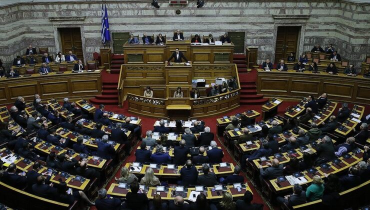 Yunanistan’da hükümet dinleme skandalı nedeniyle güven oylamasına gidiyor