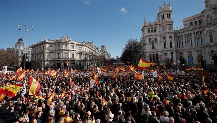İspanya’da aşırı sağ, sol koalisyon hükümetine karşı gösteri yaptı
