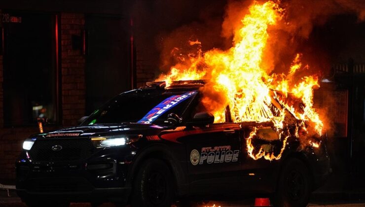 ABD’nin Atlanta şehrindeki gösterilerde polis aracı ateşe verildi, binalar tahrip edildi