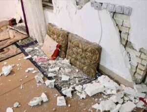 İran’da 5,8 büyüklüğündeki depremde 3 bin 500 ev hasar gördü