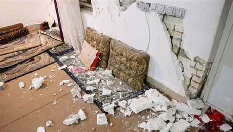 İran’da 5,8 büyüklüğündeki depremde 3 bin 500 ev hasar gördü