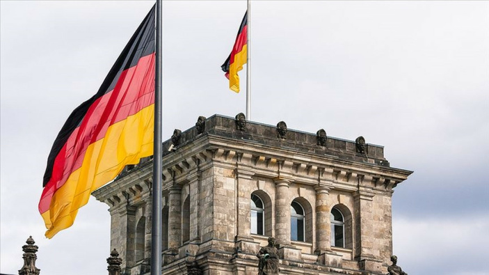 Almanya, büyüme beklentisini artırdı