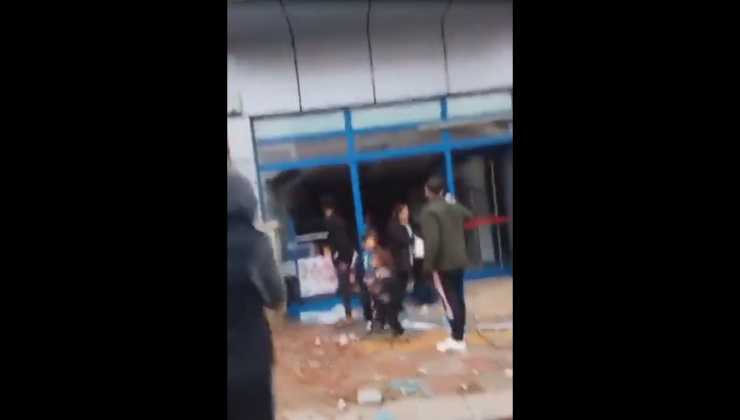 Hatay’da depremin ardından market ve mağazaların yağmalama görüntüleri