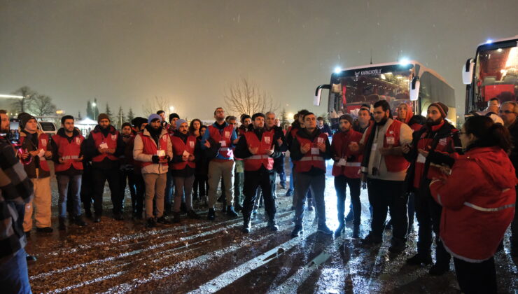 Türk Kızılay Bursa Gönüllüleri dualarla deprem bölgesine uğurlandı