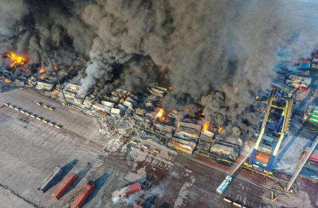 İskenderun Limanı’nda deprem sonrası çıkan yangın kontrol altında