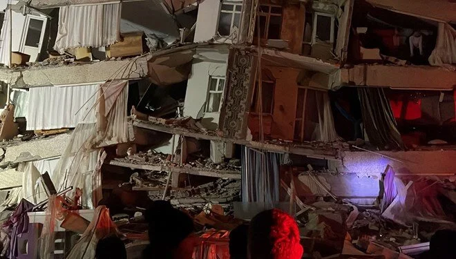 7,7’lik deprem 10 kenti vurdu! 912 vatandaş hayatını kaybetti