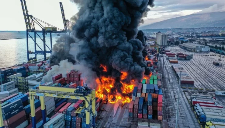 İskenderun Limanı’ndaki yangın ikinci günde de devam ediyor