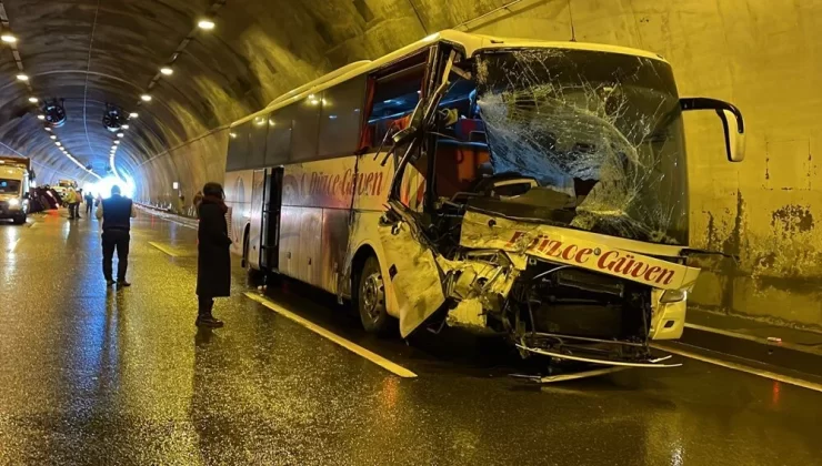 Bolu Dağı Tüneli’nde zincirleme kaza İstanbul yönü trafiğe kapandı!