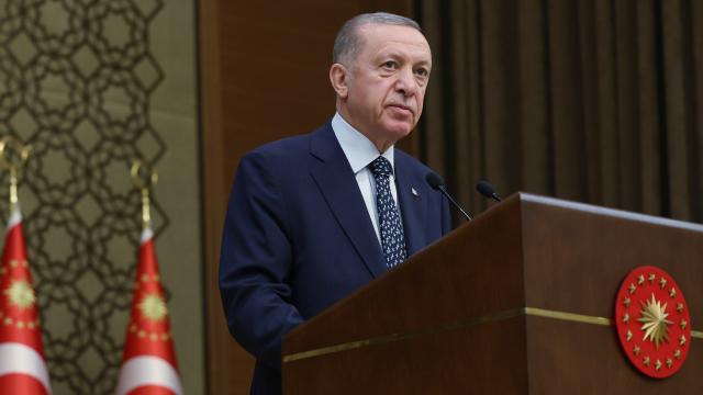 Cumhurbaşkanı Erdoğan’dan AYM Başkanı Zühtü Arslan’a tebrik