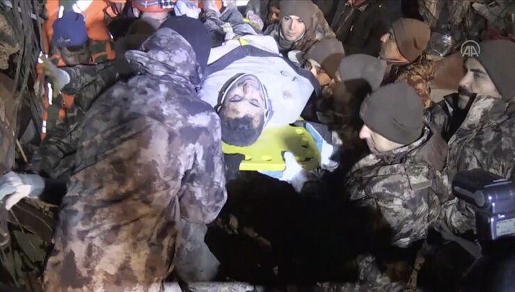 Kahramanmaraş’ta 49 yaşındaki kişi, depremden 70 saat sonra enkazdan kurtarıldı