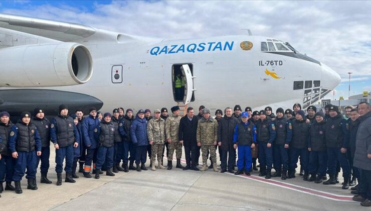 Kazakistan’ın arama kurtarma ekibi Türkiye’ye ulaştı