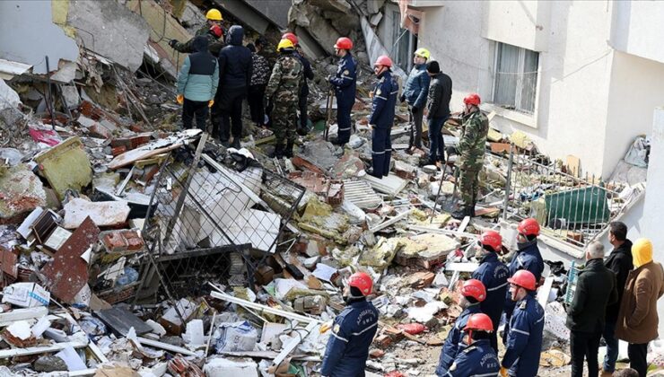 Azerbaycanlı ekipler Kahramanmaraş’ta 3 kişiyi enkaz altından kurtardı