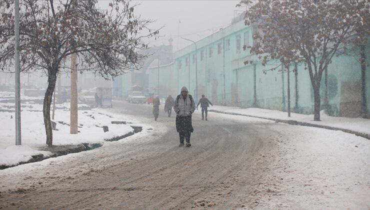 Afganistan’da dondurucu soğuklarda yaşamını yitirenlerin sayısı 176’ya çıktı