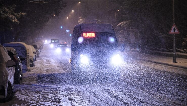 Ankara’da kar yağışı etkisini artırdı