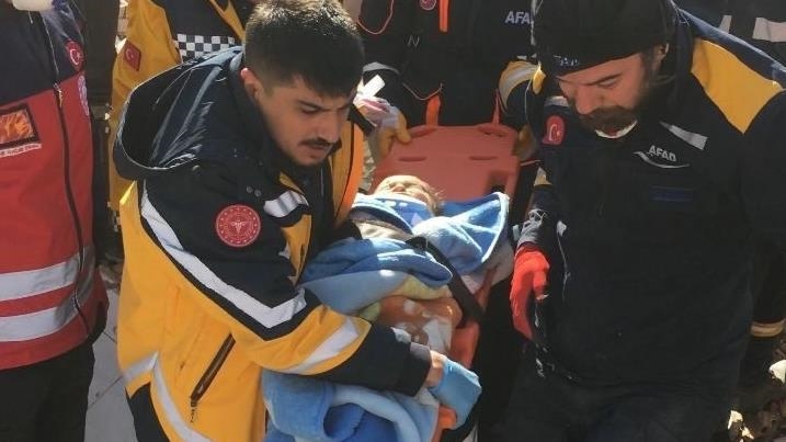 Adıyaman’da 6 aylık bebek 82 saat sonra enkazdan sağ çıkarıldı