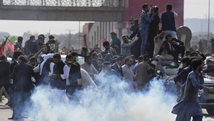 Pakistan’da gerilim sürüyor: İmran Han taraftarları ile polis arasında arbede