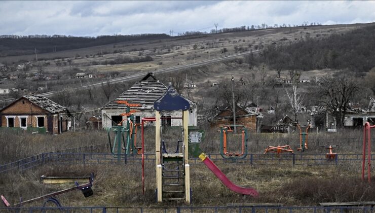 İngiltere ve Polonya, Ukrayna’da 700 kişilik geçici köy evleri inşa edecek