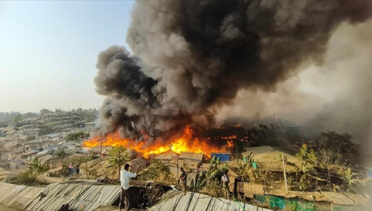 Bangladeş’te Arakanlı Müslümanların kampında çıkan yangında 12 bin kişi yerinden oldu