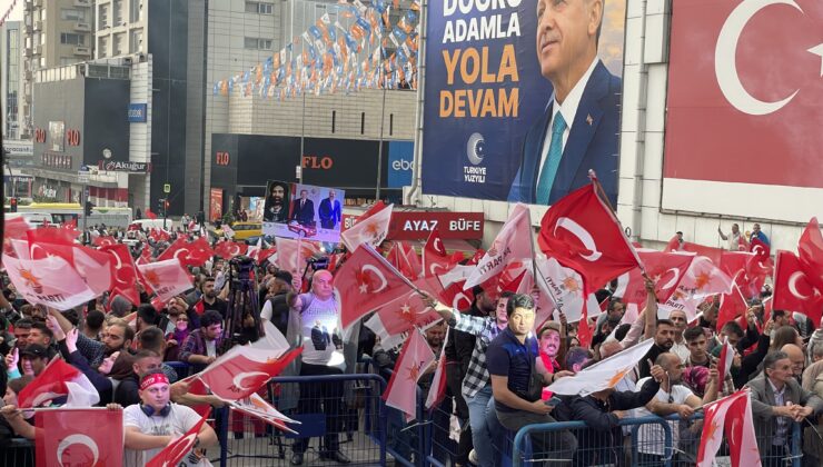 Bursalılar 15 Temmuz Demokrasi Meydanı’na akın etti