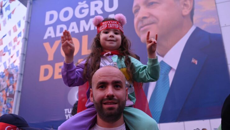 Cumhurbaşkanı Erdoğan seçimi kazandı! Bursa’da zafer Fomara Meydanı’nda kutlandı