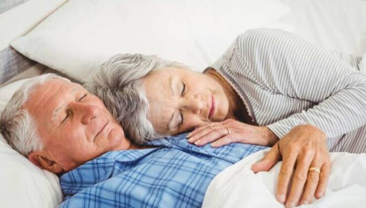 Ayrı odalarda uyuyan çiftlerin daha mutlu olduğu ortaya çıktı