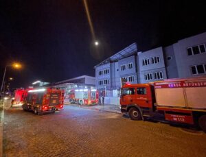 Bursa’da kauçuk fabrikasında korkutan yangın!