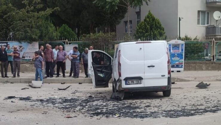 Bursa’da para taşıyan banka minibüsü ile kamyonet çarpıştı: 2 yaralı