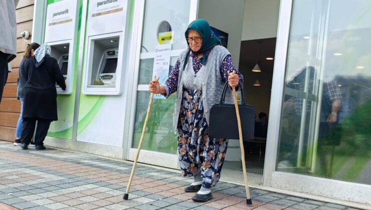 Bursa’da yaşlı kadını dolandırılmaktan polis kurtardı