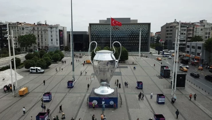 Taksim Meydanı’na dev kupa