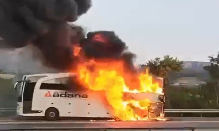 Seyir halindeki yolcu otobüsü cayır cayır yandı! Yolcular içinde…