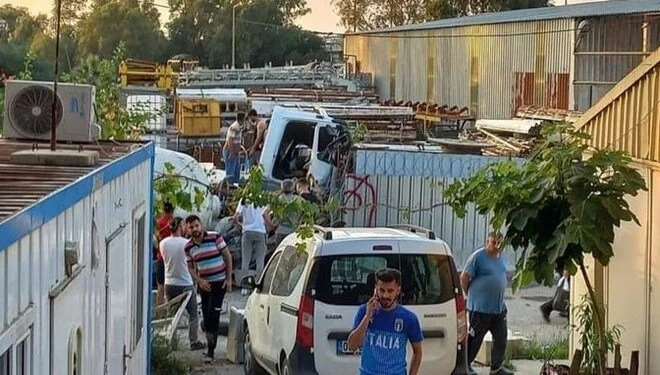 Acı olay!  Beton mikseri, metro inşaatına uçtu!