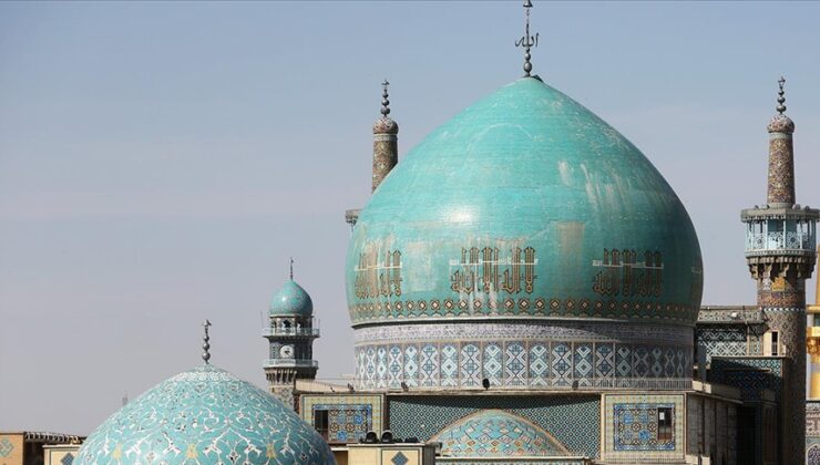 İran’daki tarihi Gevher Şad Camisi farklı mimarisiyle dikkati çekiyor