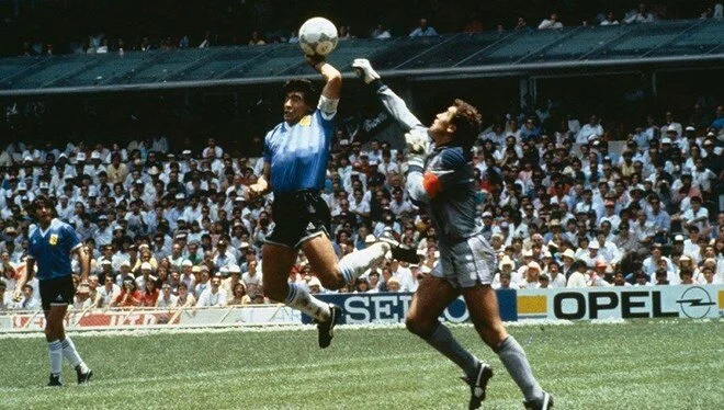 Maradona’nın ‘Tanrı’nın eli’ golünün üzerinden 37 yıl geçti