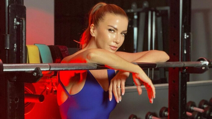 Ivana Sert bikinili pozuyla genç kızlara taş çıkardı! 