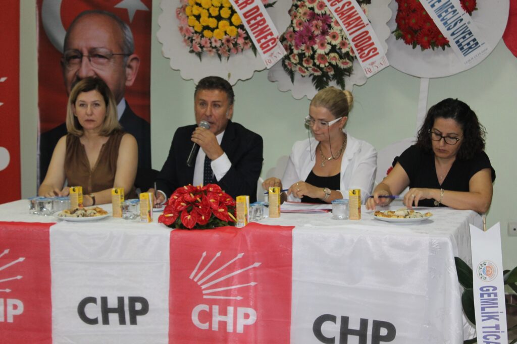 CHP Gemlikte Sukru Aksu yeniden baskan 3