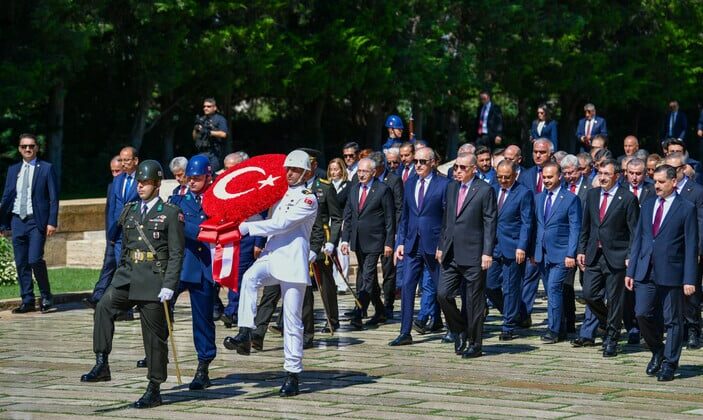 Kemal Kılıçdaroğlu Anıtkabir’de!