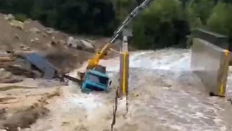 Sel felaketi! Dereler taştı, yollar kapandı…