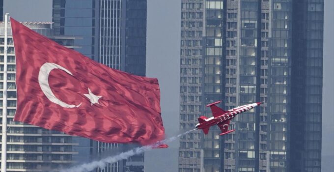 Türk Yıldızları, SOLOTÜRK, F-16 ve F-4E jetlerinden boğazda prova!