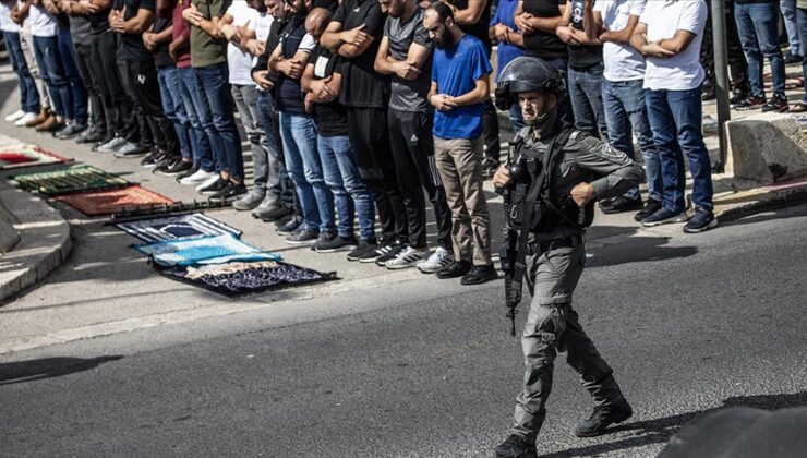 Gergin ortam altında cuma namazı!