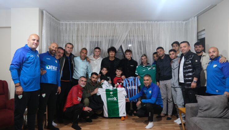 Bursaspor’dan biber gazı saldırısına uğrayan çocuğa ziyaret!