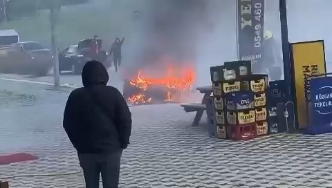 Bursa’da otomobil alev alev yandı!